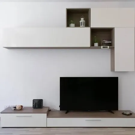 Spacious Very Close To The Center Apartment Desenzano del Garda