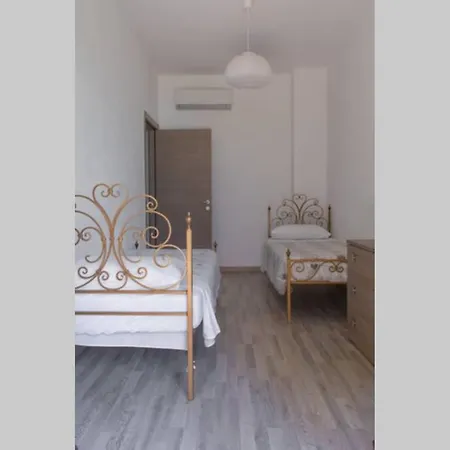 Spacious Very Close To The Center Apartment *